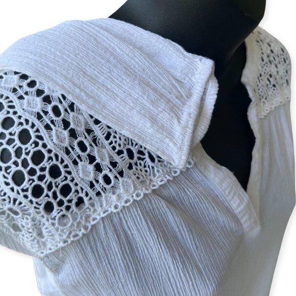 🌸4/$30🌸 Longsleeve Tunic with Eyelet Detailing - Picture 5 of 8